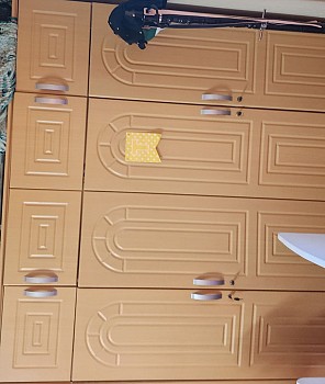 Ensemble d\'armoires (4 portes + 2 portes) en bon état à petit prix