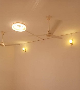 Maison F4 neuve avec 4 chambres, 2 salles de bain et parking à louer à Cité Nasib