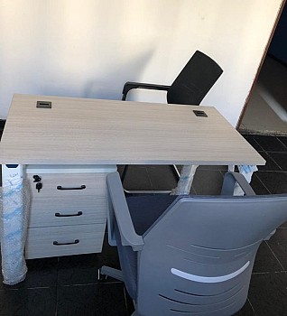 Bureau et Fauteuil neuf