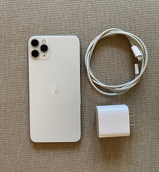 iPhone 11 Pro Max 64 Go en bon état avec chargeur