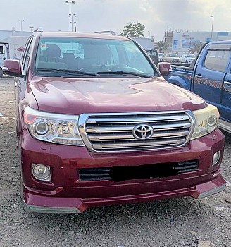 Voiture Toyota Land Cruiser V8 ESSENCE