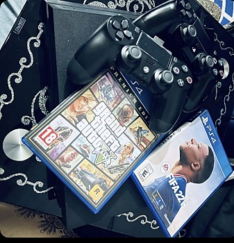 PS4 normal 2 Manette et 2 CD