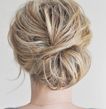 Coiffure de femmes simple pour des occasions