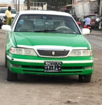 Taxi Toyota Crown