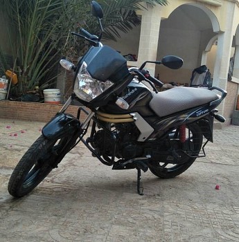 Mahindra centuro moto marque indienne bon etat