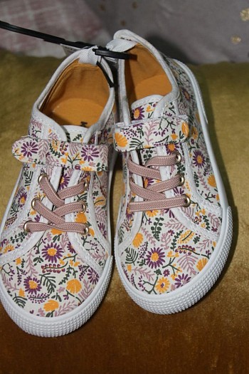 Chaussures fille fleuries