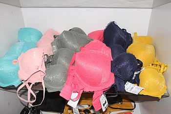 Soutiens gorges couleurs assorties plusieurs tailles disponibles