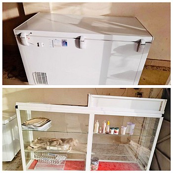 Frigo et meuble en verre