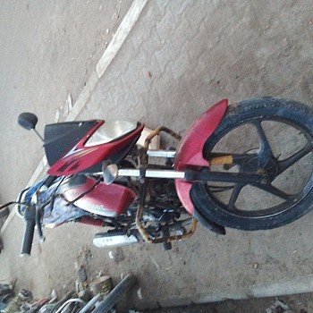 Moto Mahindra 150