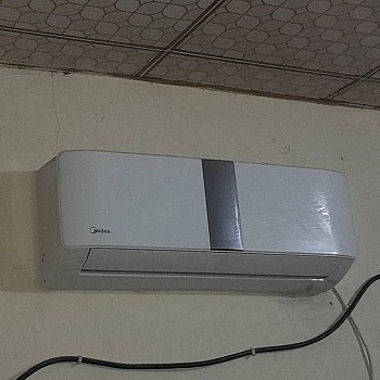 Climatiseur Midea en excellent état