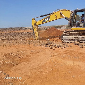 Pelle Poclain d\'occasion avec option brise-roche