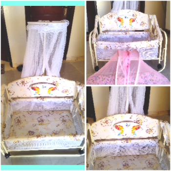 Berceau pour bébé avec balançoire, moustiquaire et musique berceuse