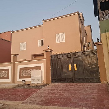 Immeuble 2 appartements F4 avec terrasse et parking privé à Haramous Sud