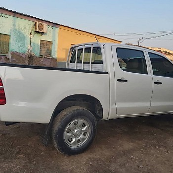 Toyota Pick Up en excellent état, disque d\'embrayage et batterie neufs, climatisation récente
