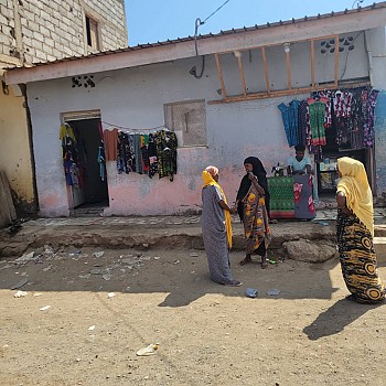 Domaine commercial avec 2 boutiques à vendre à la place Ambouli