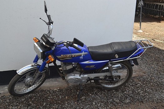 Moto Suzuki AX 100