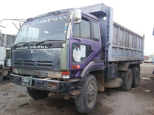 Camion Nissan diesel cw 350