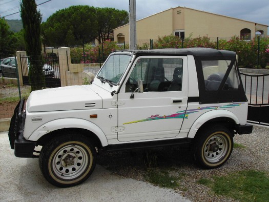 Voiture Suzuki ancienne