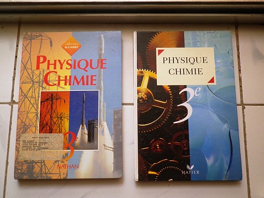 Vends 2 livres scolaires de Physique - Chimie de 3ème à Djibouti