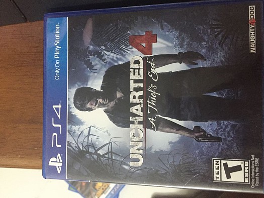CD Uncharted 4 sur PS4