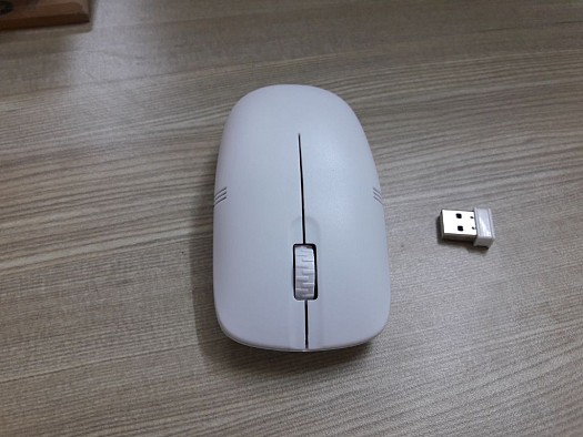 souris sans fil et clé usb