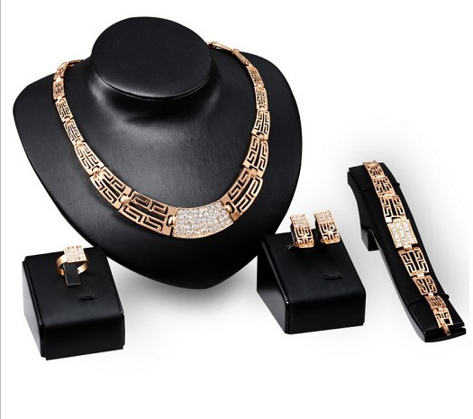 Ensemble de Bijoux de Famille Plaqué de style Europèen