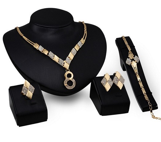 Ensemble de Bijoux de Famille Plaqué de style Europèen