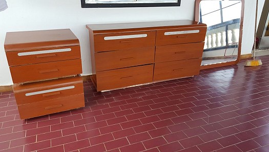 Commode et deux tables de nuit