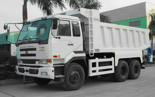 NISSAN UD DIESEL DUMP TRUCK (Camion)