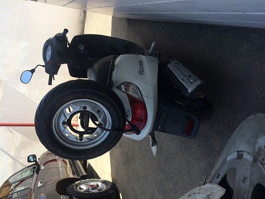 Scooter Suzuki Access white
