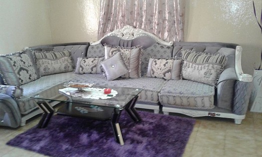 Salon avec sa table basse