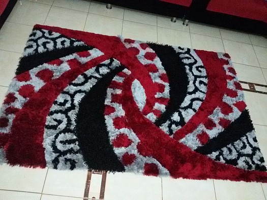 Tapis Rouge Gris Noir à Djibouti
