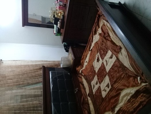 Chambre à coucher complete sans matelas est très bon état