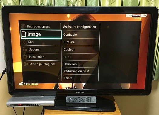 TV LCD PHILIPS 42 pouces (106 cm) + décodeurs canal et djibsat