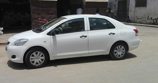 YARIS SEDAN (TOYOTA) Année 2013
