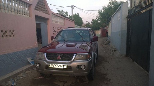 Voiture mitsubishi pajero sport