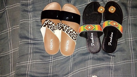 Des chaussures en plastique pour les filles et les femmes