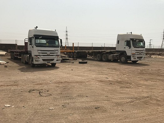 2 camions Sinotrucks
