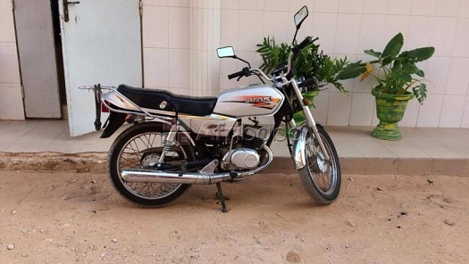 Suzuki moto 100cc