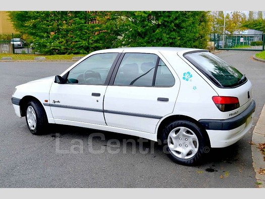 Voiture Peugeot 306 très bien entretenue