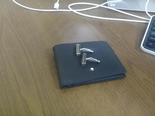 je vends une porte monnaie et une manchette de marque mont blancs