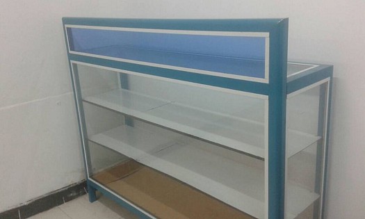 A ne pas rater ! Comptoir en Aluminium et Verre, jamais utilise - Cédé a 30.000 FDJ seulement