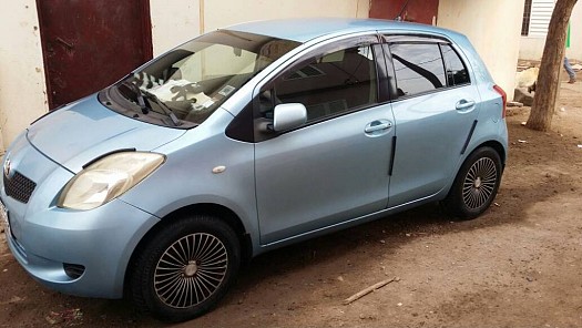 TOYOTA YARIS très bon état