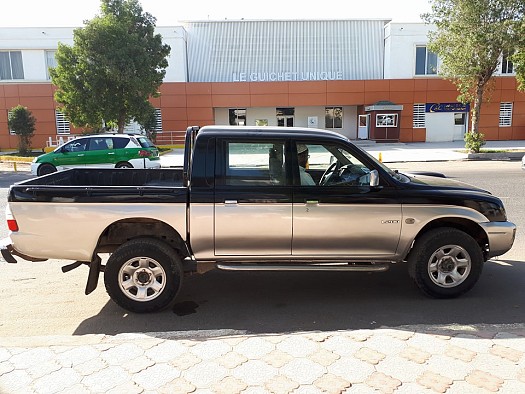 Voiture Mitsubishi Toyota