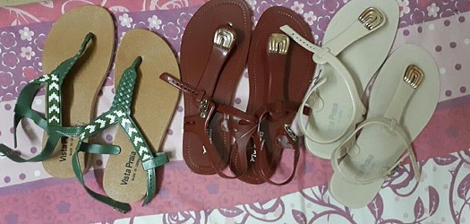 chaussures en plastiques