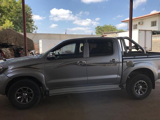 Тойота hilux 2015