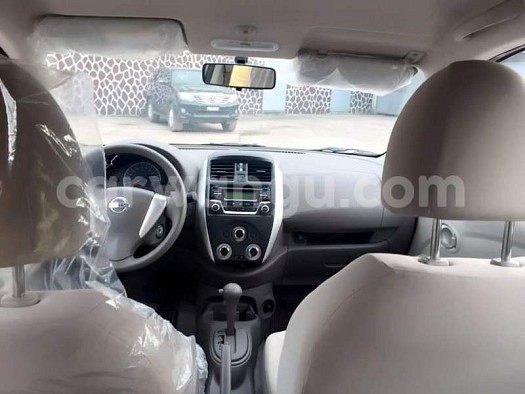 À louer Nissan Sunny toutes options