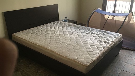 Lit + Matelas + 2 tables de chevet