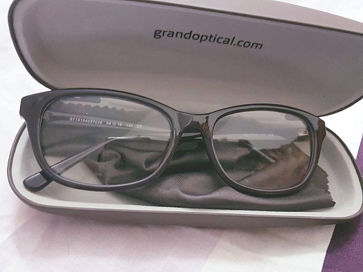 Paires des lunettes Optic de France