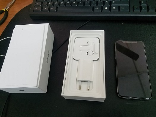 iPhone X noir 64Go a Djibouti